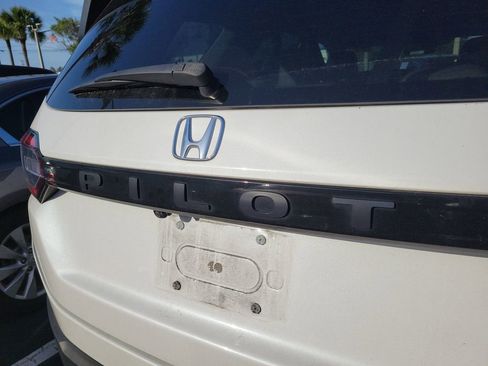 Used 2025 Honda Pilot EX-L image 14