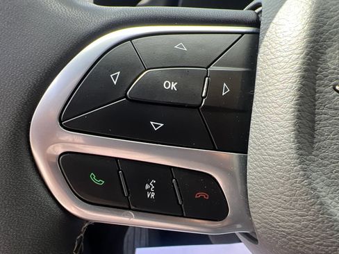 Used 2025 Chrysler Pacifica Select FWD image 30