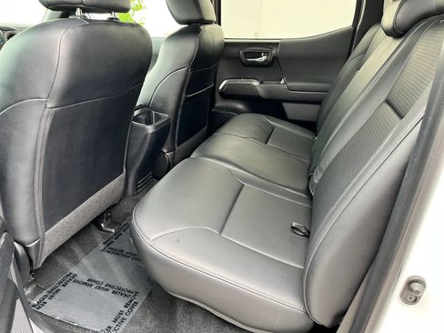 Used 2019 Toyota Tacoma TRD Off-Road AWD/4WD image 15