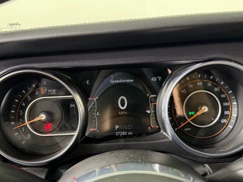 Used 2022 Jeep Wrangler Unlimited Sahara AWD/4WD image 17
