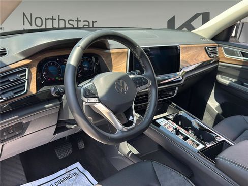 Used 2025 Volkswagen Atlas SE AWD/4WD image 12