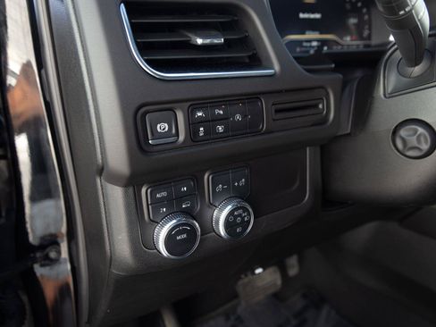Used 2024 GMC Yukon SLT w/ SLT Luxury Package AWD/4WD image 18