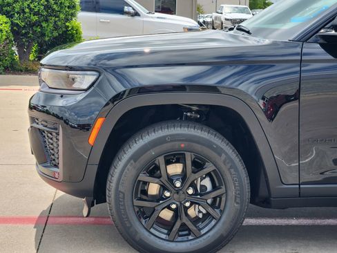 New 2026 Jeep Grand Cherokee Altitude image 10