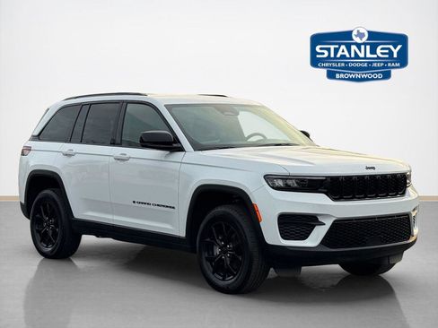 Used 2025 Jeep Grand Cherokee Altitude AWD/4WD image 1