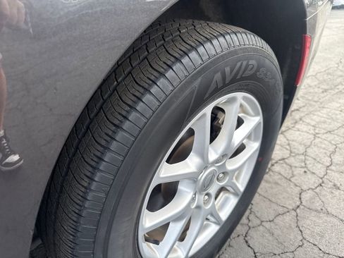 Used 2023 Chrysler Pacifica Touring-L FWD image 36