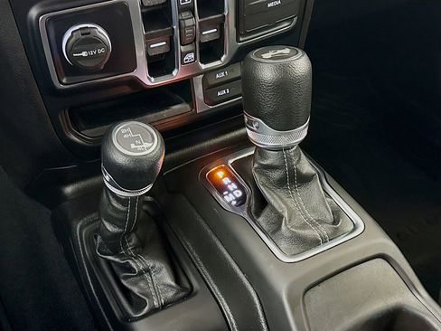 Used 2024 Jeep Wrangler Sahara image 17