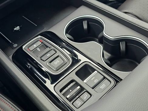 Used 2025 Honda Pilot Black Edition image 39