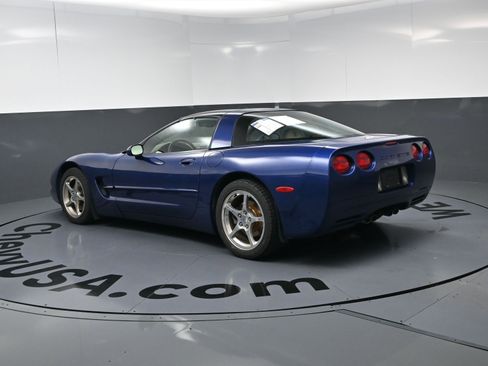 Used 2004 Chevrolet Corvette Coupe w/ Preferred Equipment Group RWD image 19