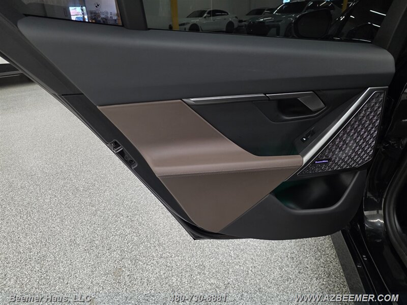 Used 2024 BMW i5 eDrive40i w/ M Sport Package RWD image 32