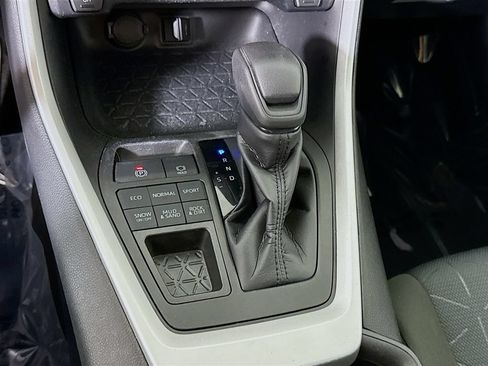 Certified 2022 Toyota RAV4 XLE AWD/4WD image 10