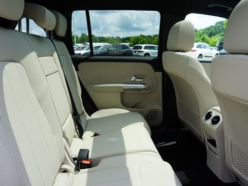 Used 2025 Mercedes-Benz GLB 250 image 59