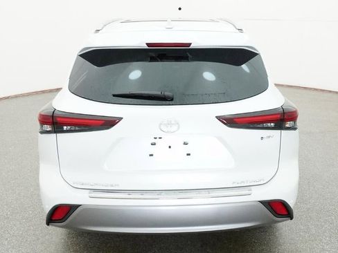 New 2026 Toyota Highlander Platinum AWD/4WD image 7
