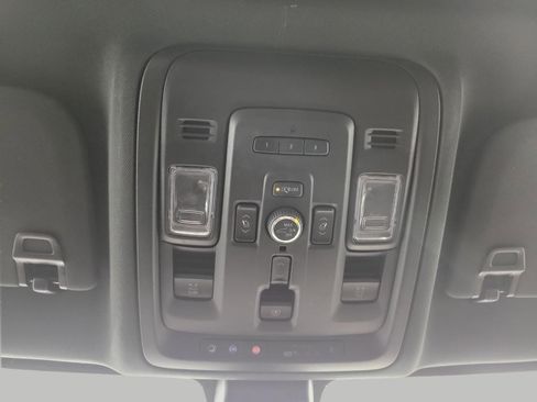 Used 2022 Chevrolet Suburban High Country image 18