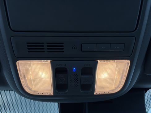 Used 2016 Honda Pilot Touring image 32