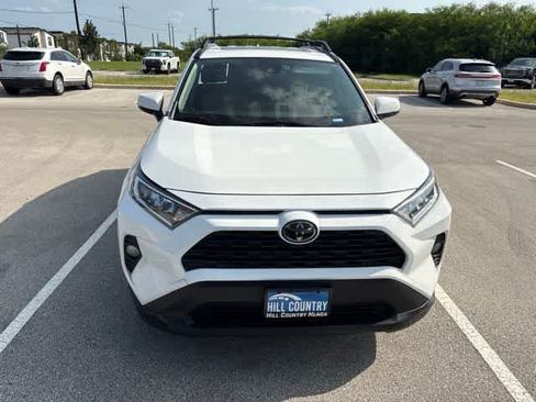 Used 2019 Toyota RAV4 XLE Premium FWD image 8
