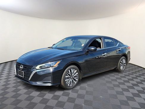 Used 2023 Nissan Altima 2.5 SV w/ SV Premium Package AWD/4WD image 1