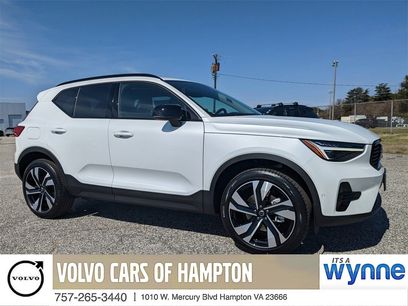 New 2025 Volvo XC40 B5 Ultra w/ Climate Package