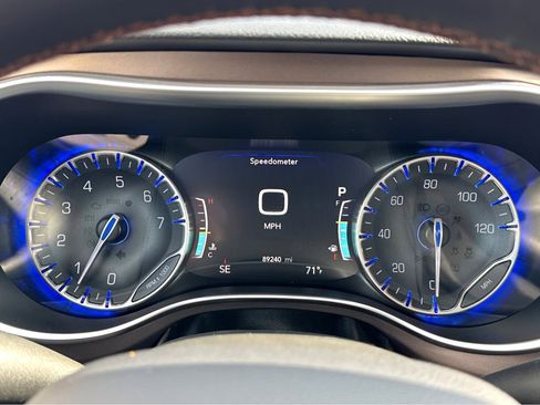 Used 2017 Chrysler Pacifica Touring-L Plus image 20