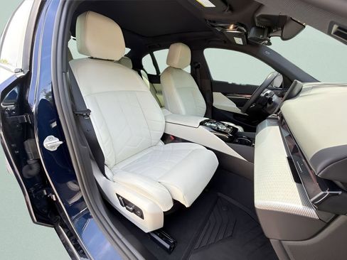Certified 2026 BMW 550e xDrive w/ Executive Package AWD/4WD image 23