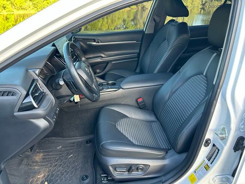 Used 2023 Toyota Camry SE image 14