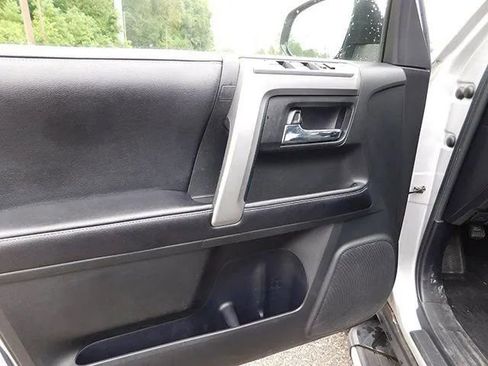 Used 2016 Toyota 4Runner SR5 image 12