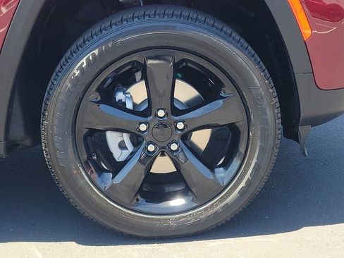 New 2025 Jeep Grand Cherokee Altitude image 5