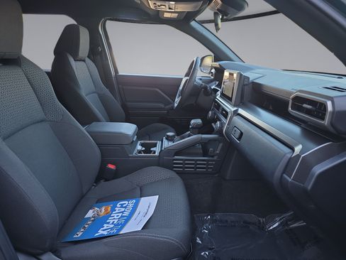 Used 2025 Toyota 4Runner SR5 AWD/4WD image 36