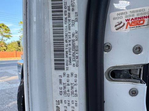 Used 2013 RAM 2500 Laramie w/ Convenience Group image 36