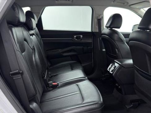 Used 2022 Kia Sorento S FWD image 18