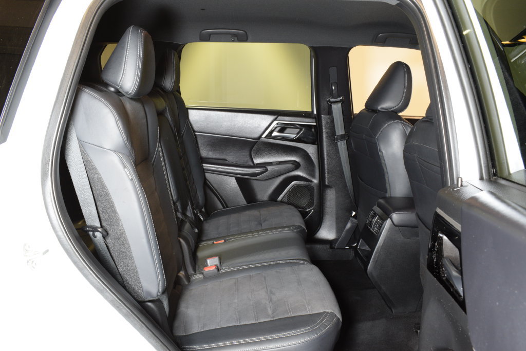 Used 2023 Mitsubishi Outlander SE AWD/4WD image 30