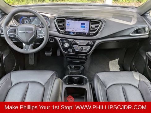 Certified 2025 Chrysler Pacifica Select FWD image 14