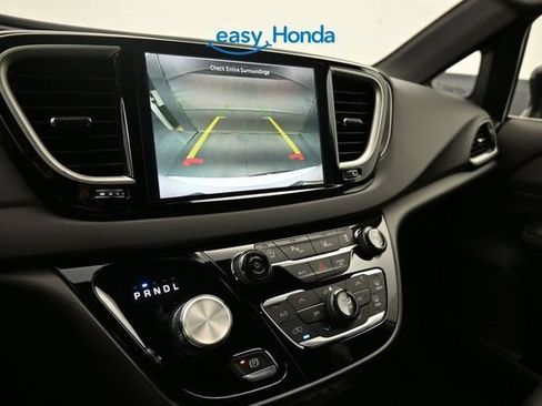 Used 2025 Chrysler Pacifica Select FWD image 12