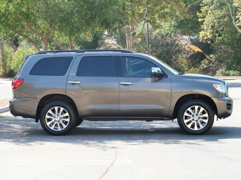 Used 2013 Toyota Sequoia Platinum RWD image 8