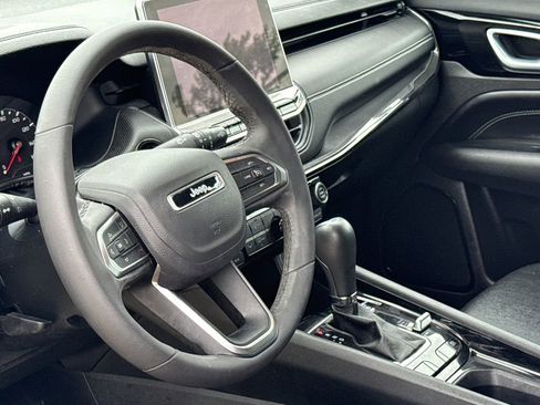 Used 2024 Jeep Compass Latitude w/ Altitude Special Edition image 16