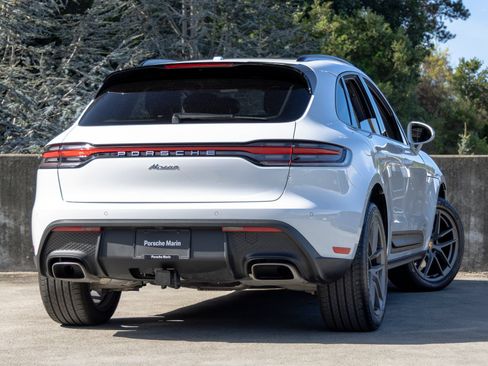 Certified 2026 Porsche Macan AWD/4WD image 11
