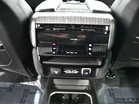 Used 2022 Jeep Wagoneer Series II w/ Flexible Seating Group image 20