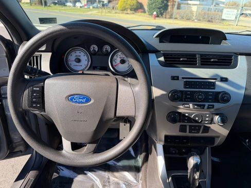 Used 2009 Ford Focus SE image 15