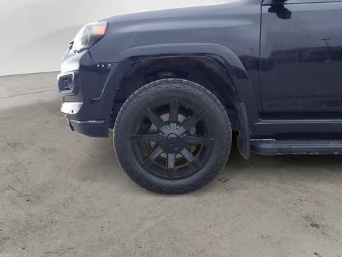 Used 2018 Toyota 4Runner SR5 AWD/4WD image 14
