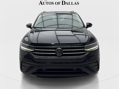 Used 2022 Volkswagen Tiguan SE w/ Panoramic Sunroof Package FWD image 3