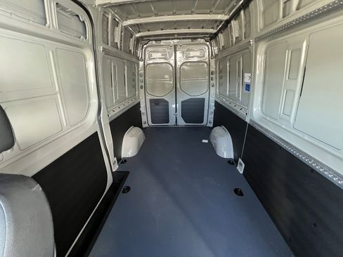 Used 2024 Mercedes-Benz Sprinter 2500 image 27