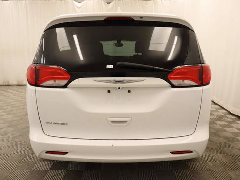 Used 2020 Chrysler Voyager Lxi FWD image 5