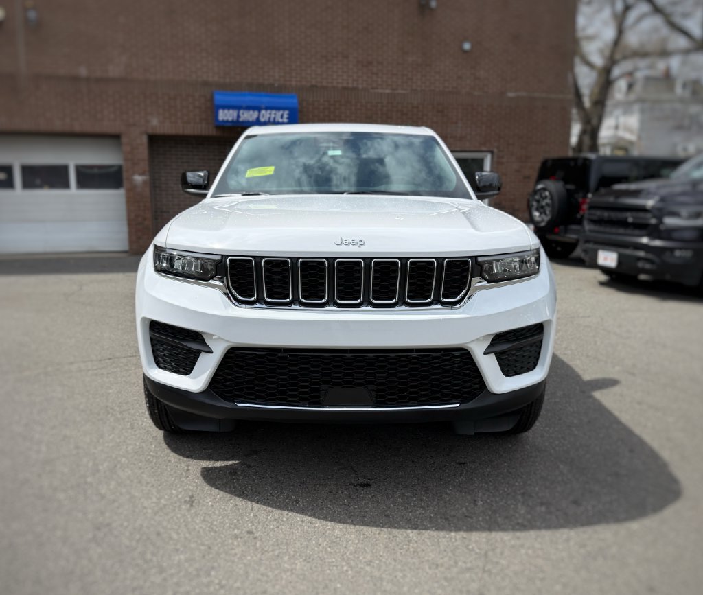 New 2026 Jeep Grand Cherokee Laredo X AWD/4WD image 2