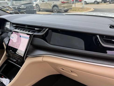 Used 2022 Jeep Grand Cherokee Limited 4xe w/ Luxury Tech Group II image 10