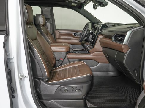 Used 2026 GMC Yukon Denali Ultimate image 9