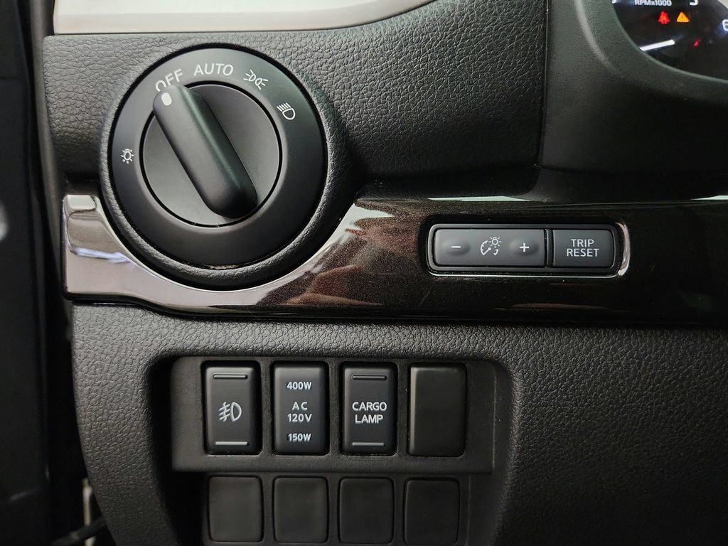 Used 2019 Nissan Titan SV w/ SV Convenience Package AWD/4WD image 19