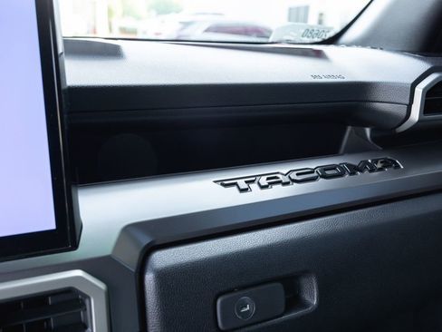 Certified 2024 Toyota Tacoma TRD Off-Road image 21