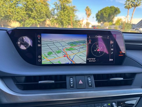 Used 2021 Lexus ES 300h w/ Premium Package image 25