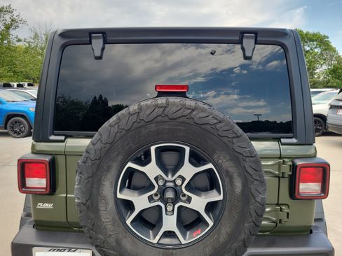 Used 2023 Jeep Wrangler Rubicon w/ Cold Weather Group AWD/4WD image 18