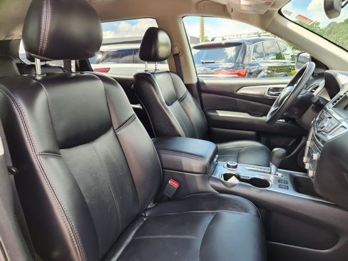 Used 2019 Nissan Pathfinder SL AWD/4WD image 16