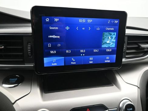 Used 2022 Ford Explorer XLT w/ Equipment Group 202A AWD/4WD image 18